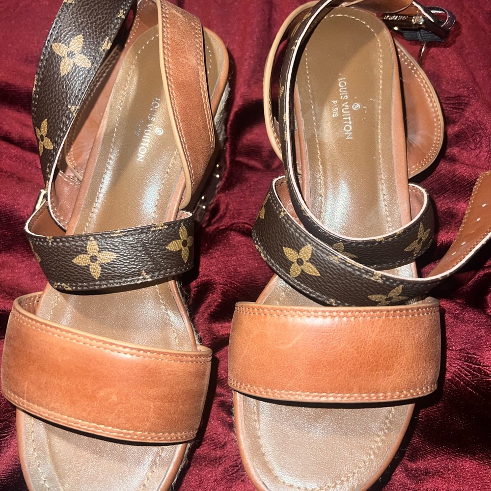 Louis Vuitton Tan and Brown Women's Sandals never worn no box